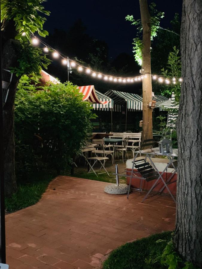 Le Fruit Defendu Hotel Rueil-Malmaison Eksteriør billede